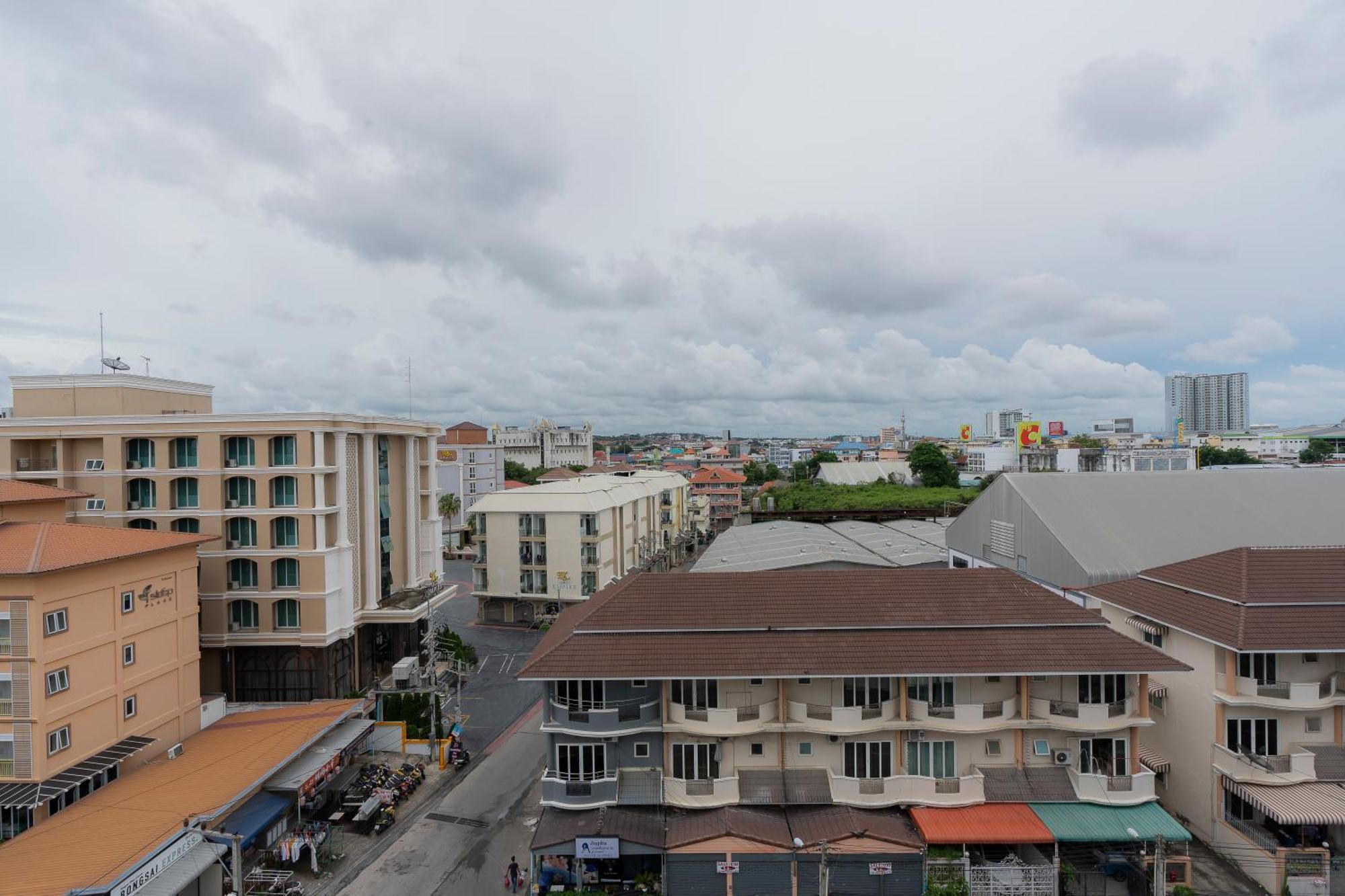 The Grass Serviced Suites Pattaya Exterior photo