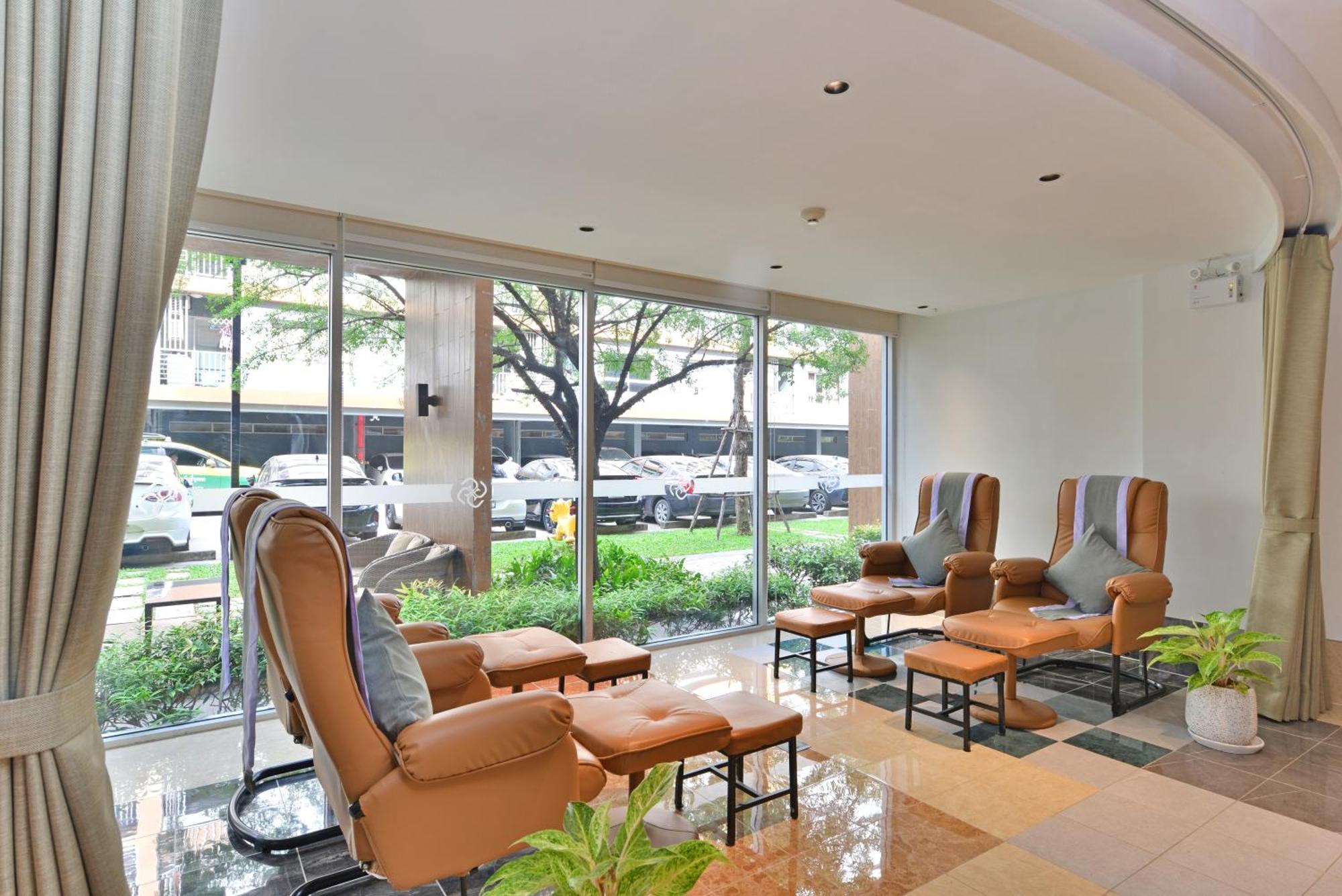 The Grass Serviced Suites Pattaya Exterior photo